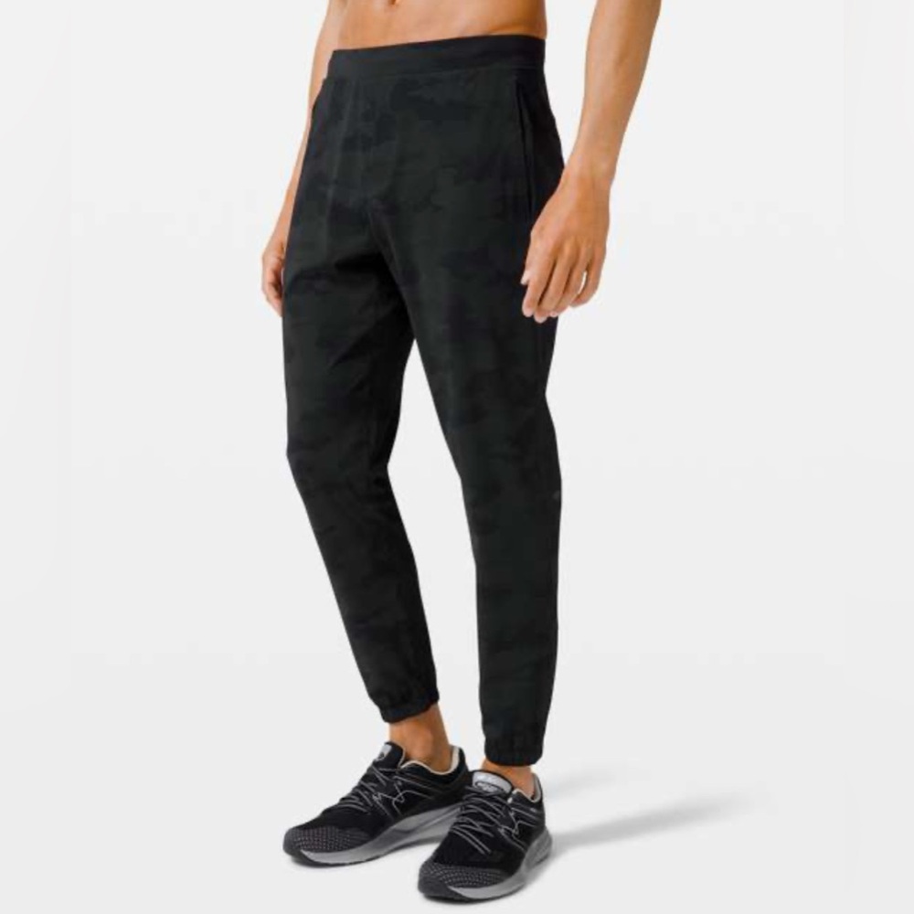 Lululemon Athletica Men’s Black Camo Surge Jogger XXL